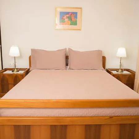 Maisonette With Garden In The Heart Of The Historical Center *