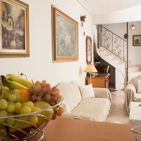 Maisonette With Garden In The Heart Of The Historical Center Apartment