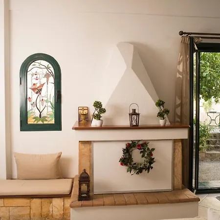 Maisonette With Garden In The Heart Of The Historical Center Kalamata