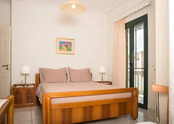 Maisonette With Garden In The Heart Of The Historical Center Kalamata