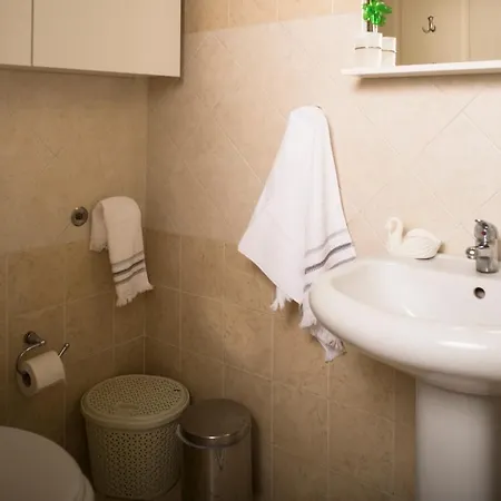 Maisonette With Garden In The Heart Of The Historical Center