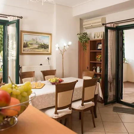 Maisonette With Garden In The Heart Of The Historical Center *