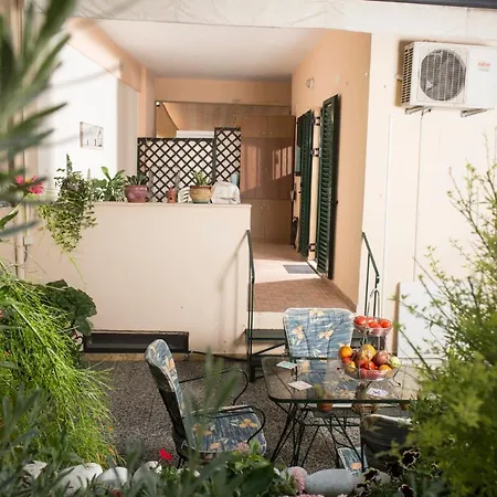 Maisonette With Garden In The Heart Of The Historical Center 卡拉马塔