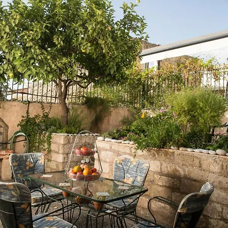 Maisonette With Garden In The Heart Of The Historical Center Appartement