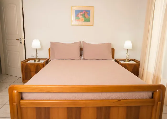 Maisonette With Garden In The Heart Of The Historical Center *