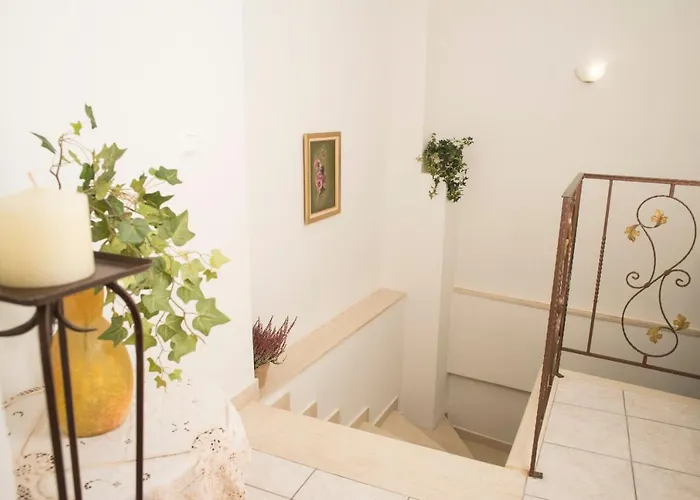 شقة Maisonette With Garden In The Heart Of The Historical Center *
