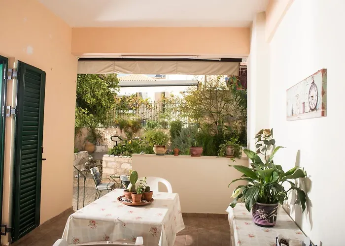 Maisonette With Garden In The Heart Of The Historical Center شقة *