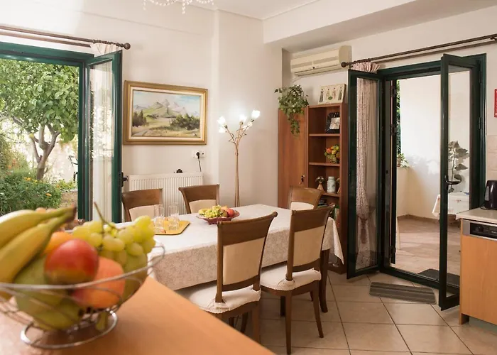 Maisonette With Garden In The Heart Of The Historical Center *